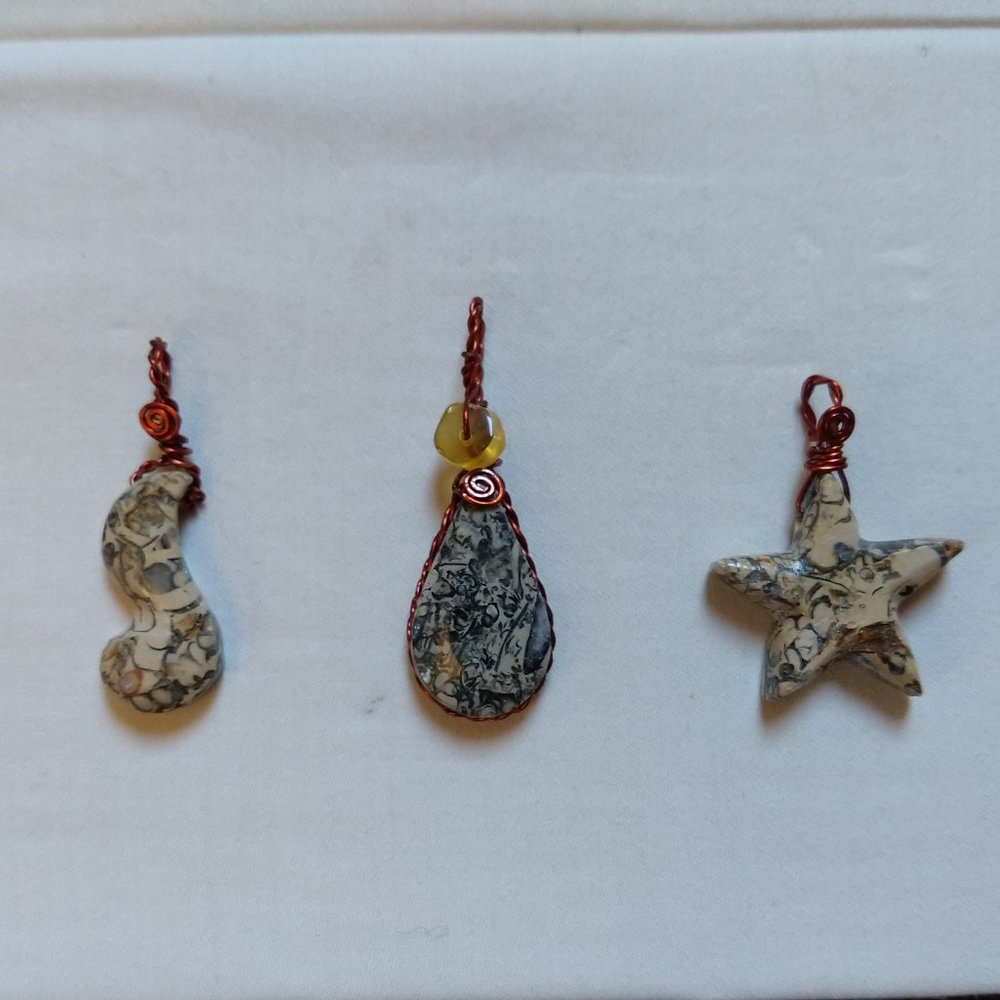 FINAL Hand Crafted MAYAN FOSSIL Pendents - Picture 1 of 3